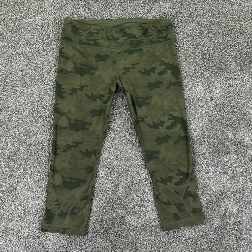 Lululemon Run Inspire Crop II leggings in Savasana Camo Fatigue Green Womens 10